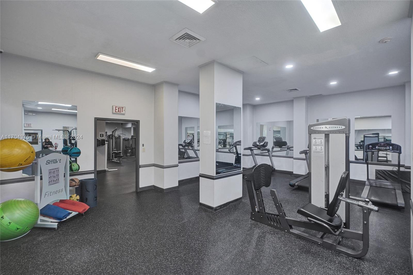 WINSTON TOWERS 200 - Residential