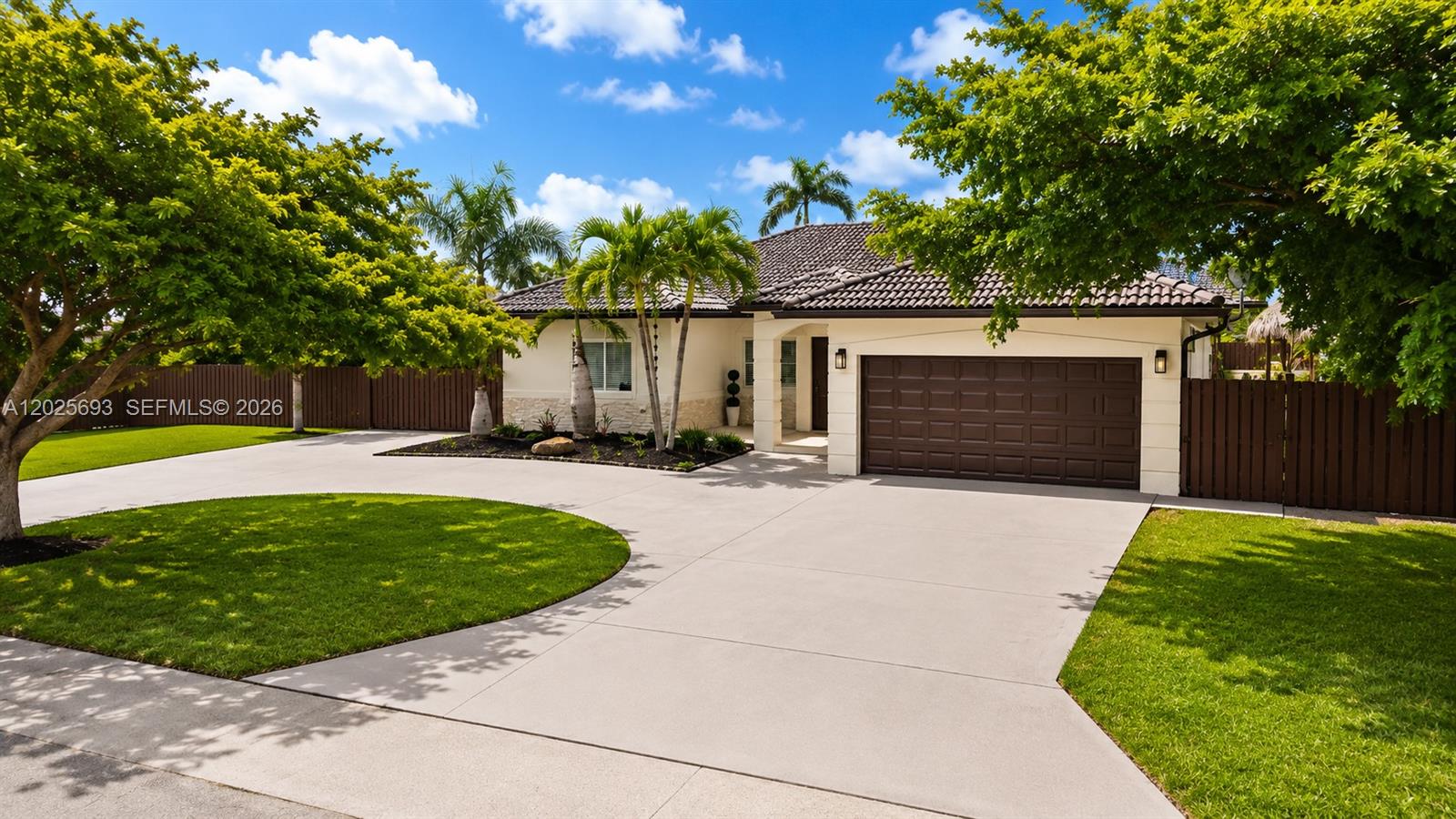 VALENCIA GROVES ESTATES - Residential