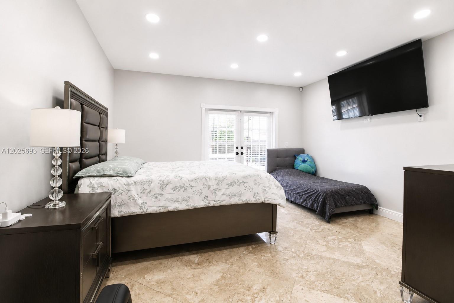 VALENCIA GROVES ESTATES - Residential