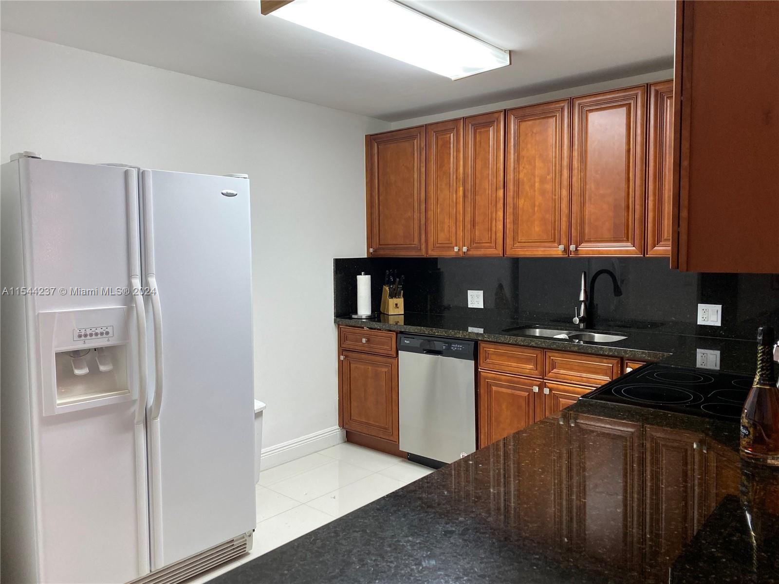 ADMIRALS PORT CONDO WEST - Residential