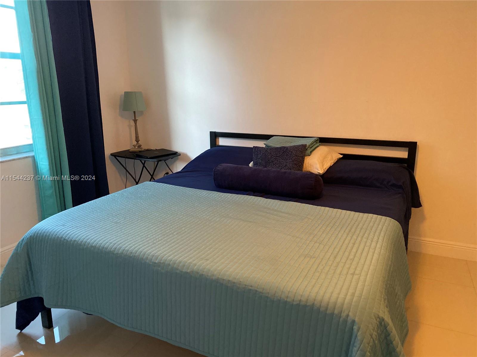 ADMIRALS PORT CONDO WEST - Residential