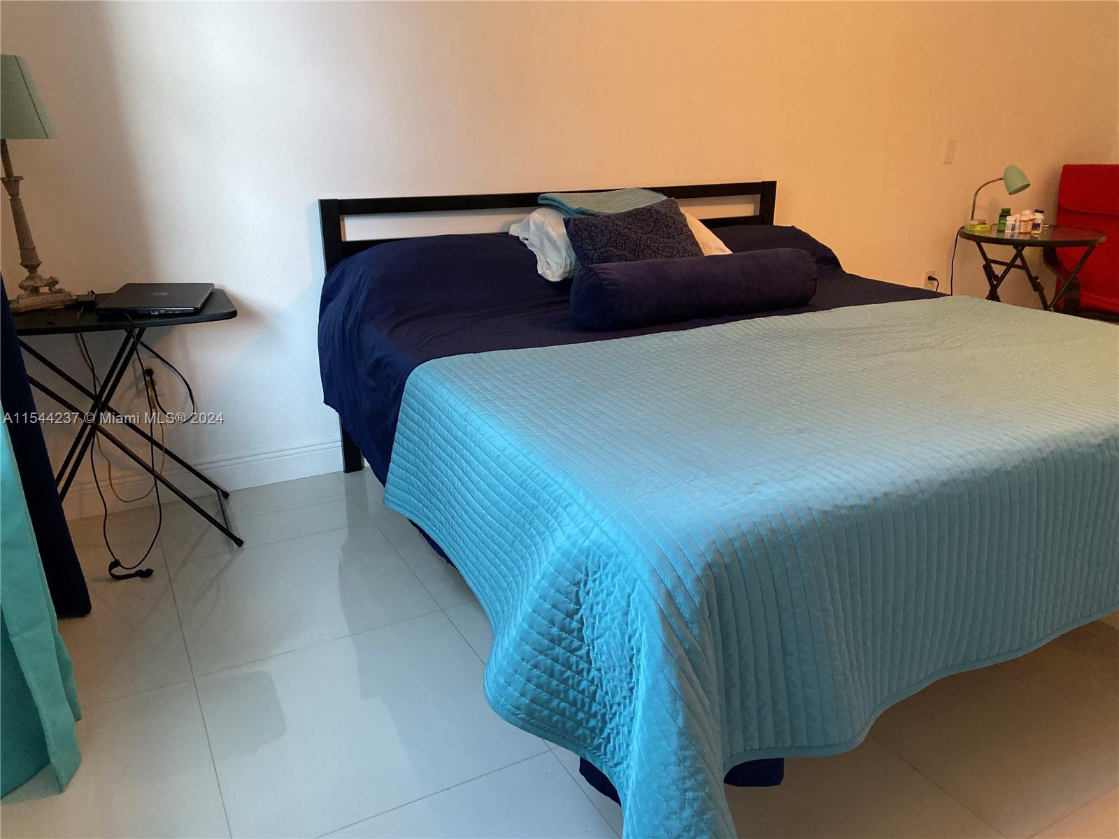 ADMIRALS PORT CONDO WEST - Residential
