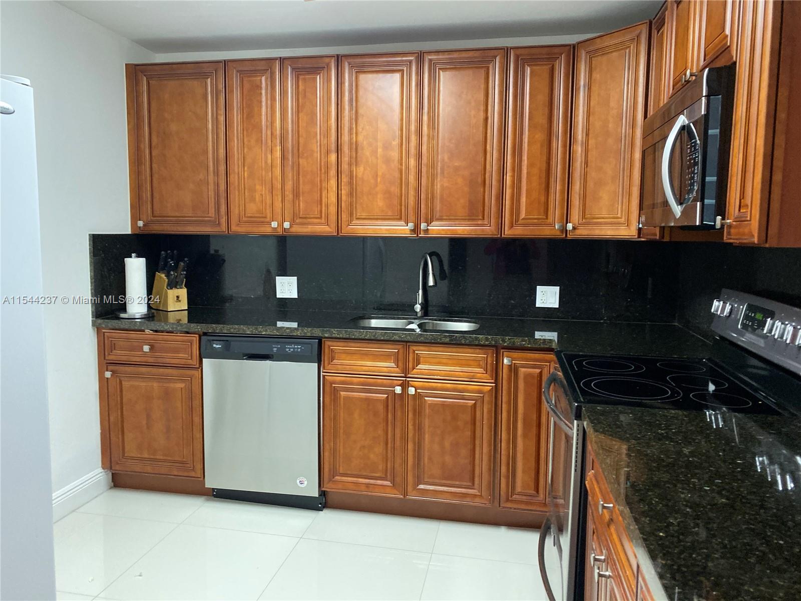 ADMIRALS PORT CONDO WEST - Residential