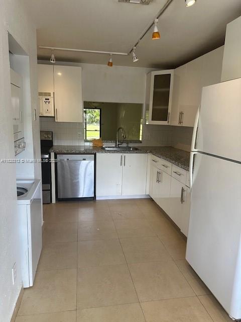 453 Lakeview Dr 1