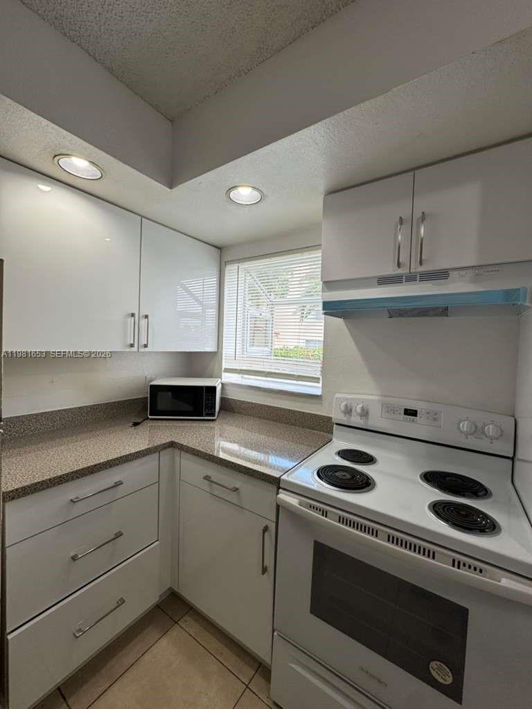 CORAL KEY CONDO - Residential Lease