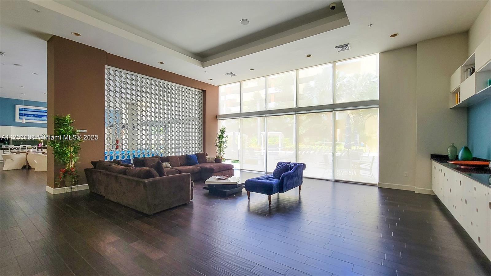 VENTURE AT AVENTURA WEST - Residential