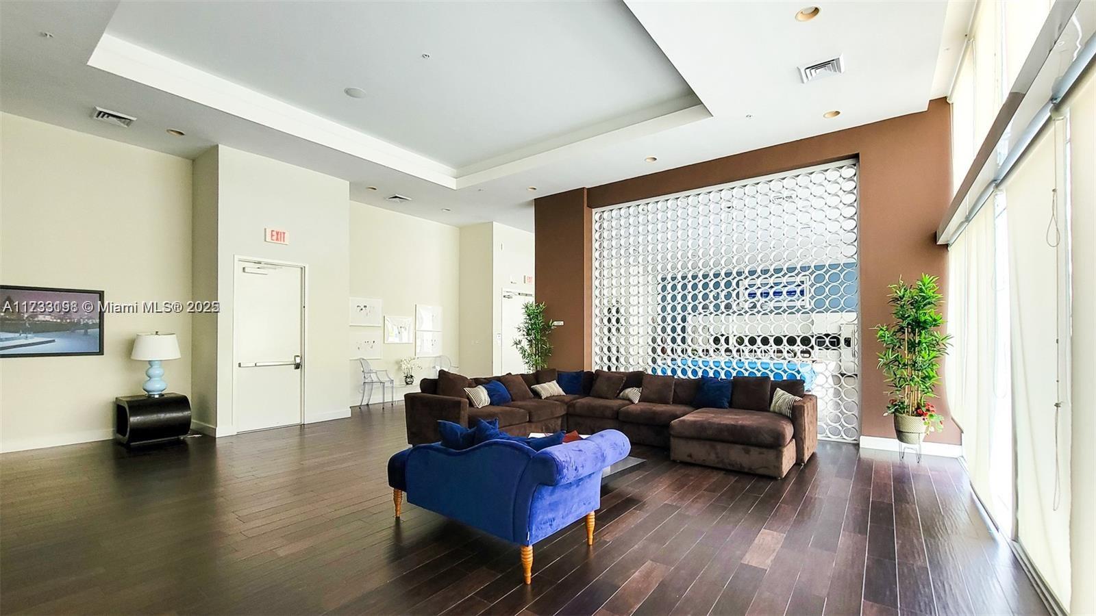 VENTURE AT AVENTURA WEST - Residential