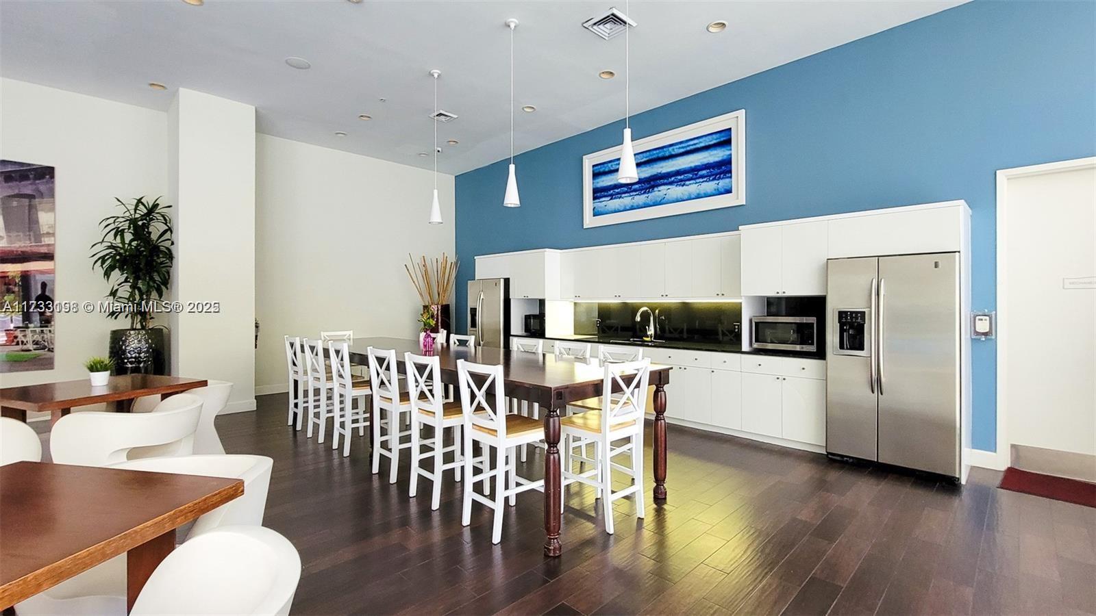 VENTURE AT AVENTURA WEST - Residential