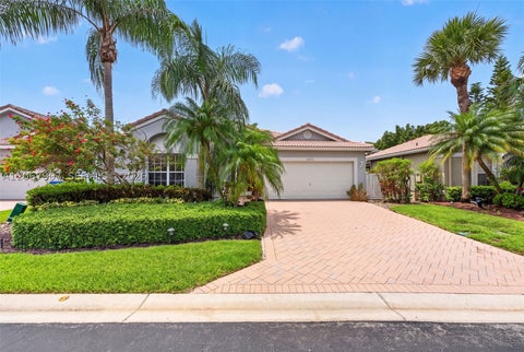 Photo of 10471 S Utopia Cir S, Boynton Beach, FL 33437 (MLS # A12067907)