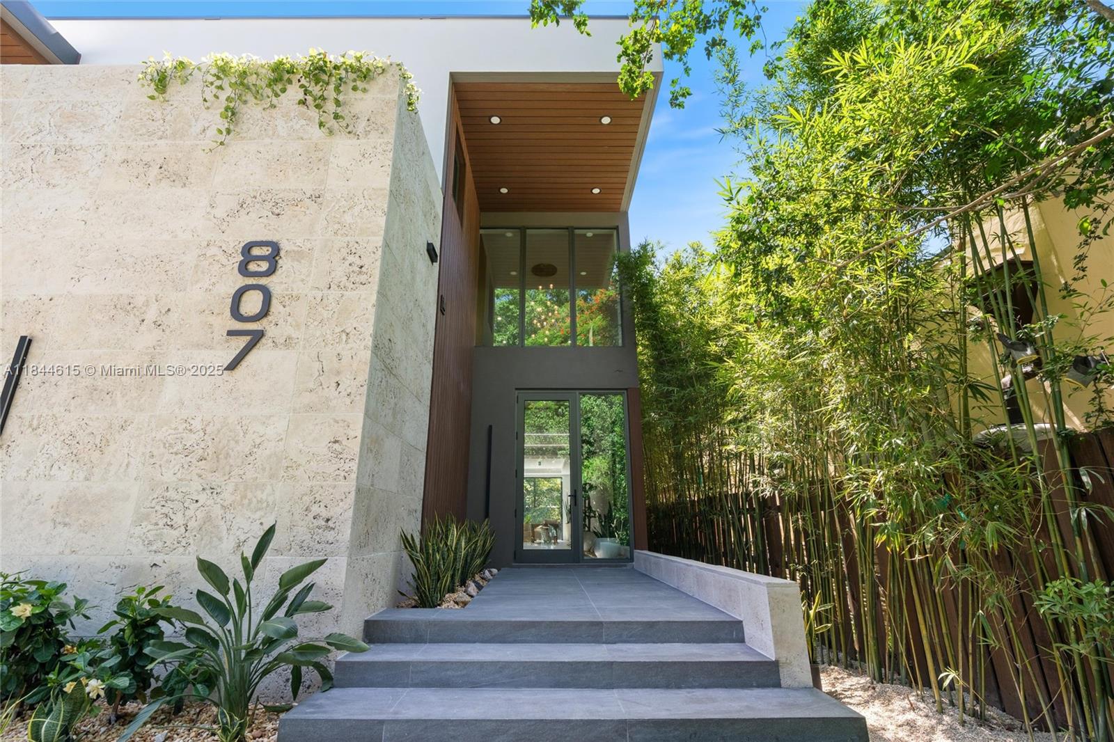 807 SW 12th Ave