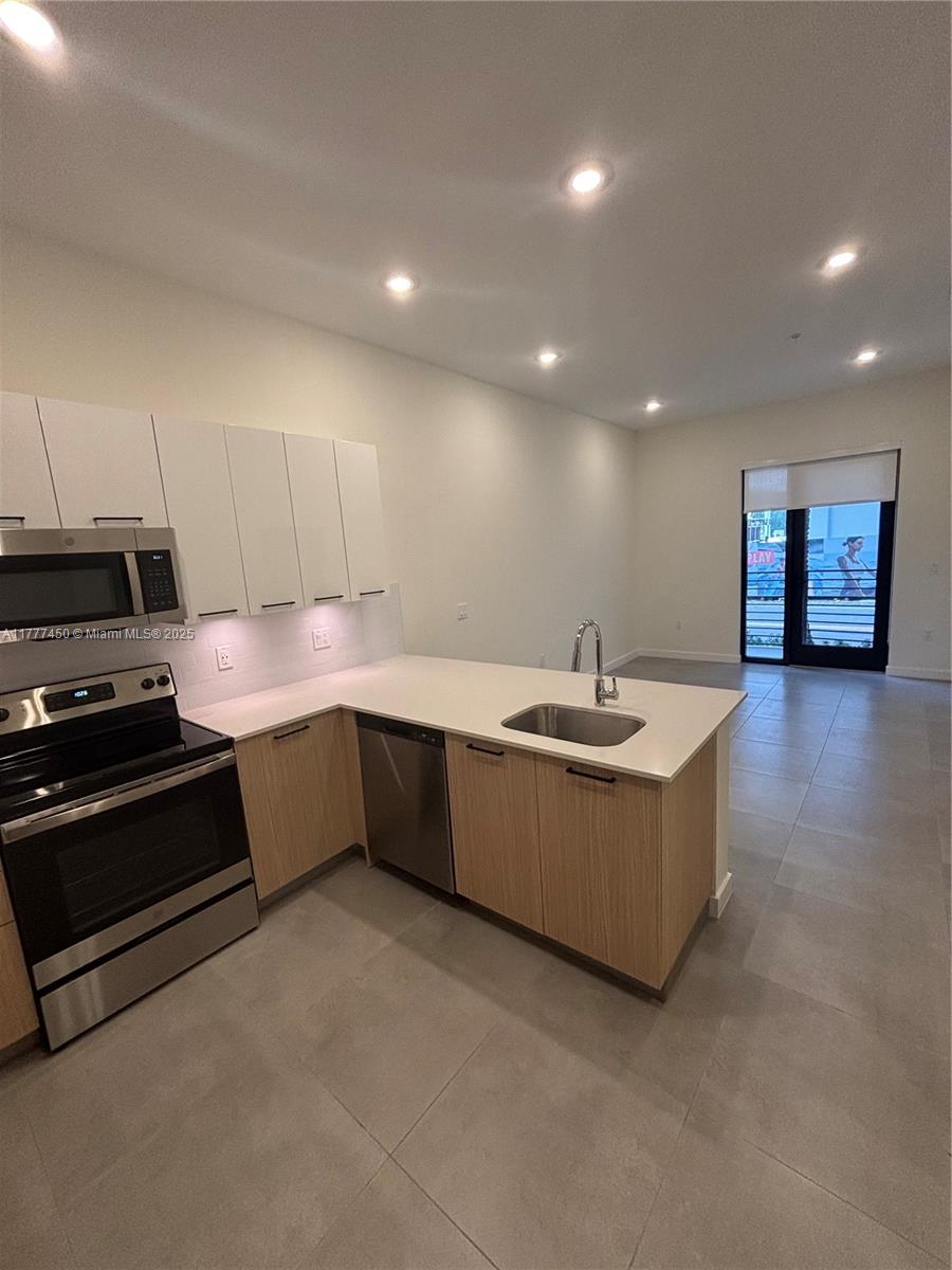 16395 Biscayne Blvd TH 6