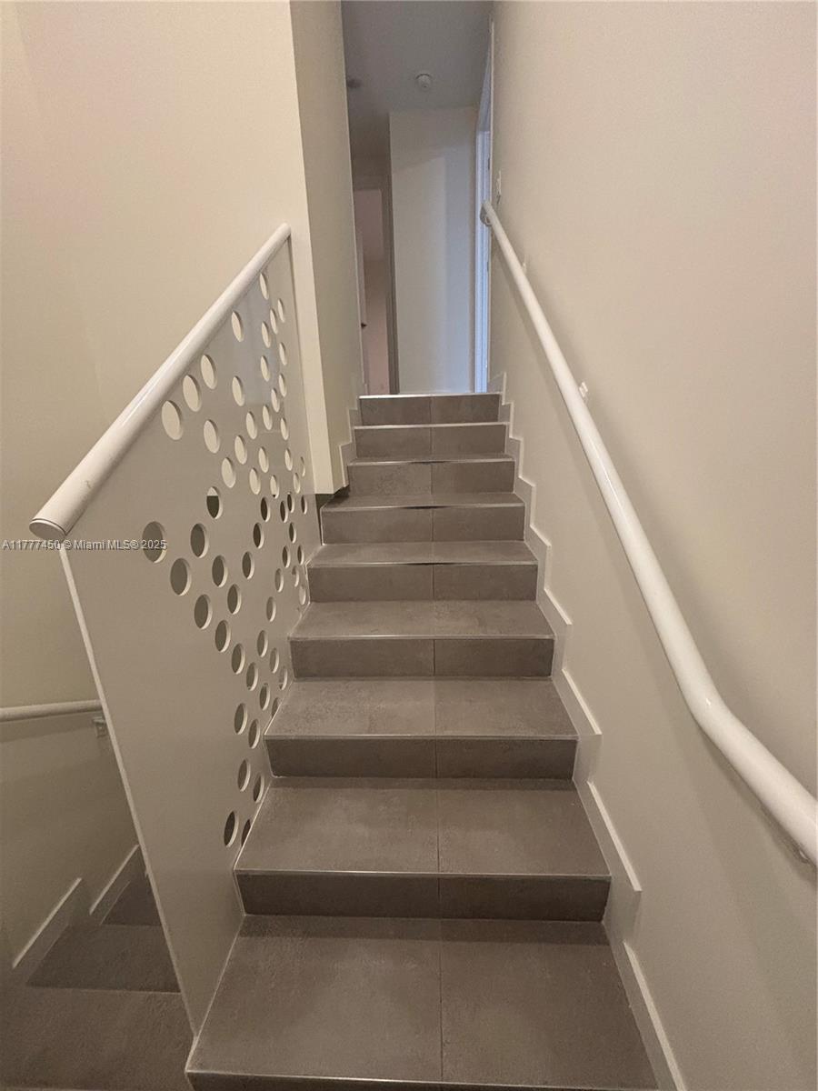 16395 Biscayne Blvd TH 6