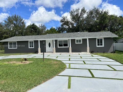 Single Family Residence in Miami FL 12601 89th Ave.jpg