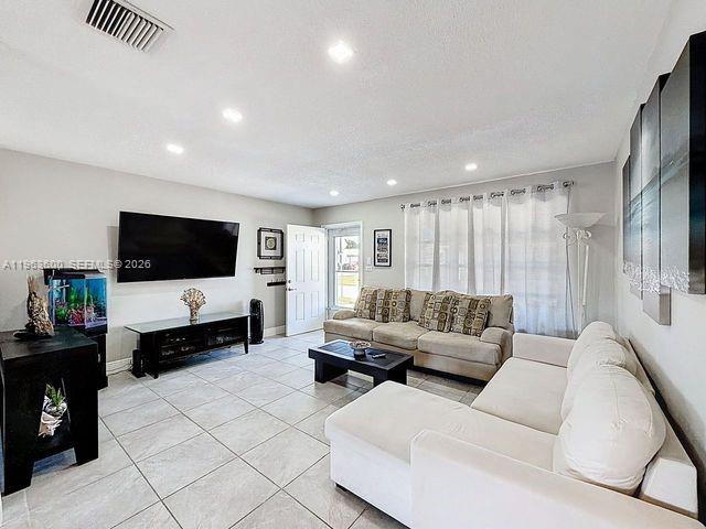 MAINLANDS OF TAMARAC LAKE - Residential