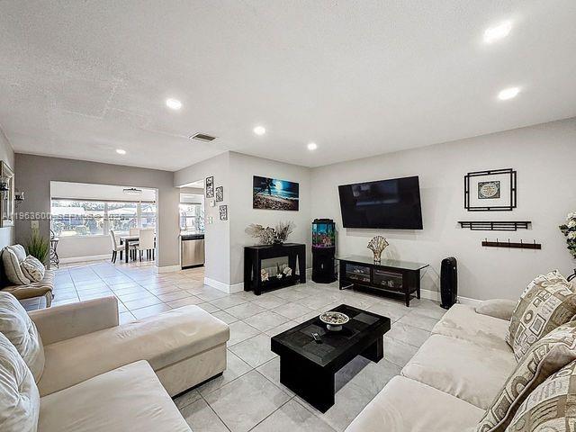 MAINLANDS OF TAMARAC LAKE - Residential