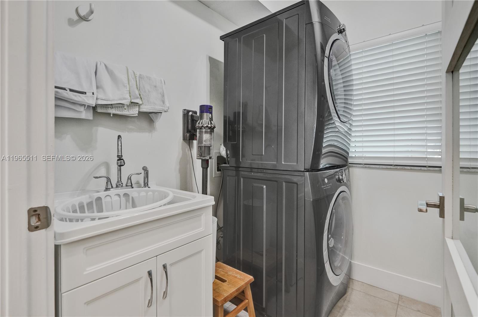 MARINA BAY CLUB CONDO HOT - Residential