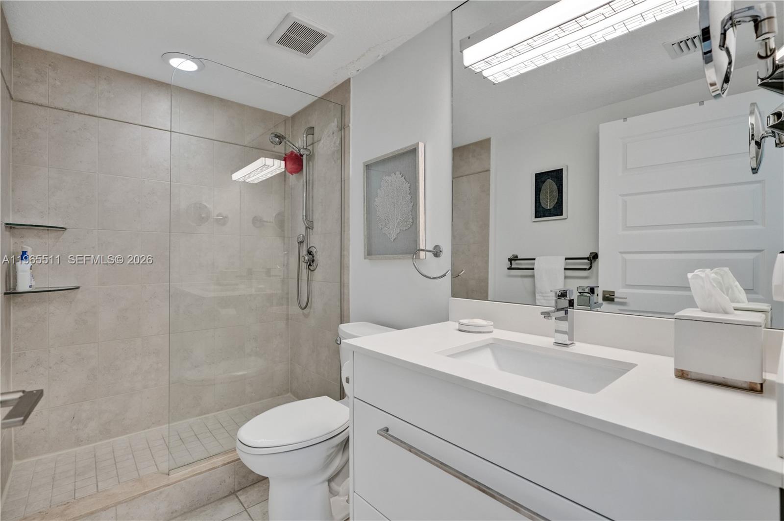 MARINA BAY CLUB CONDO HOT - Residential