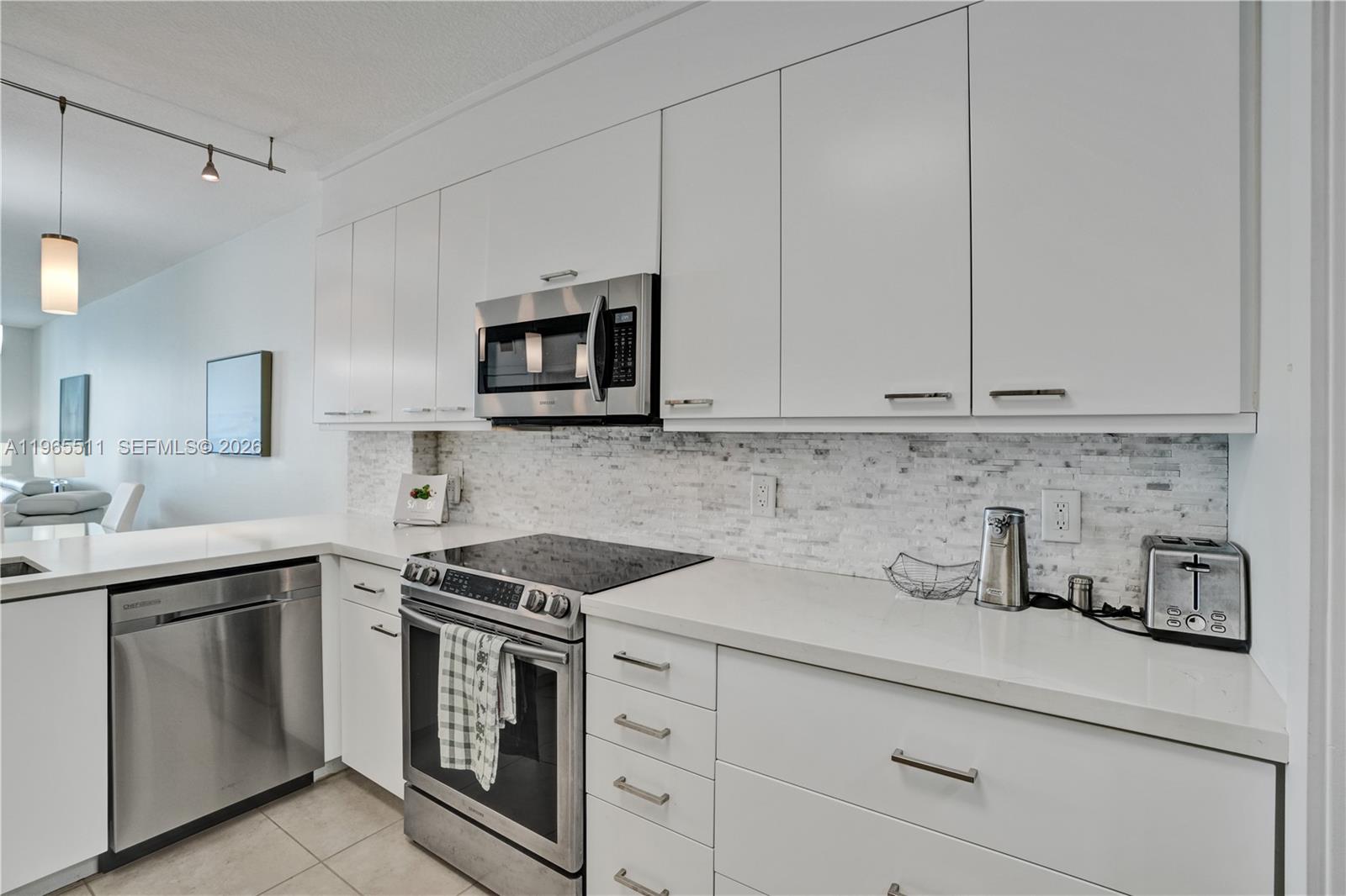 MARINA BAY CLUB CONDO HOT - Residential