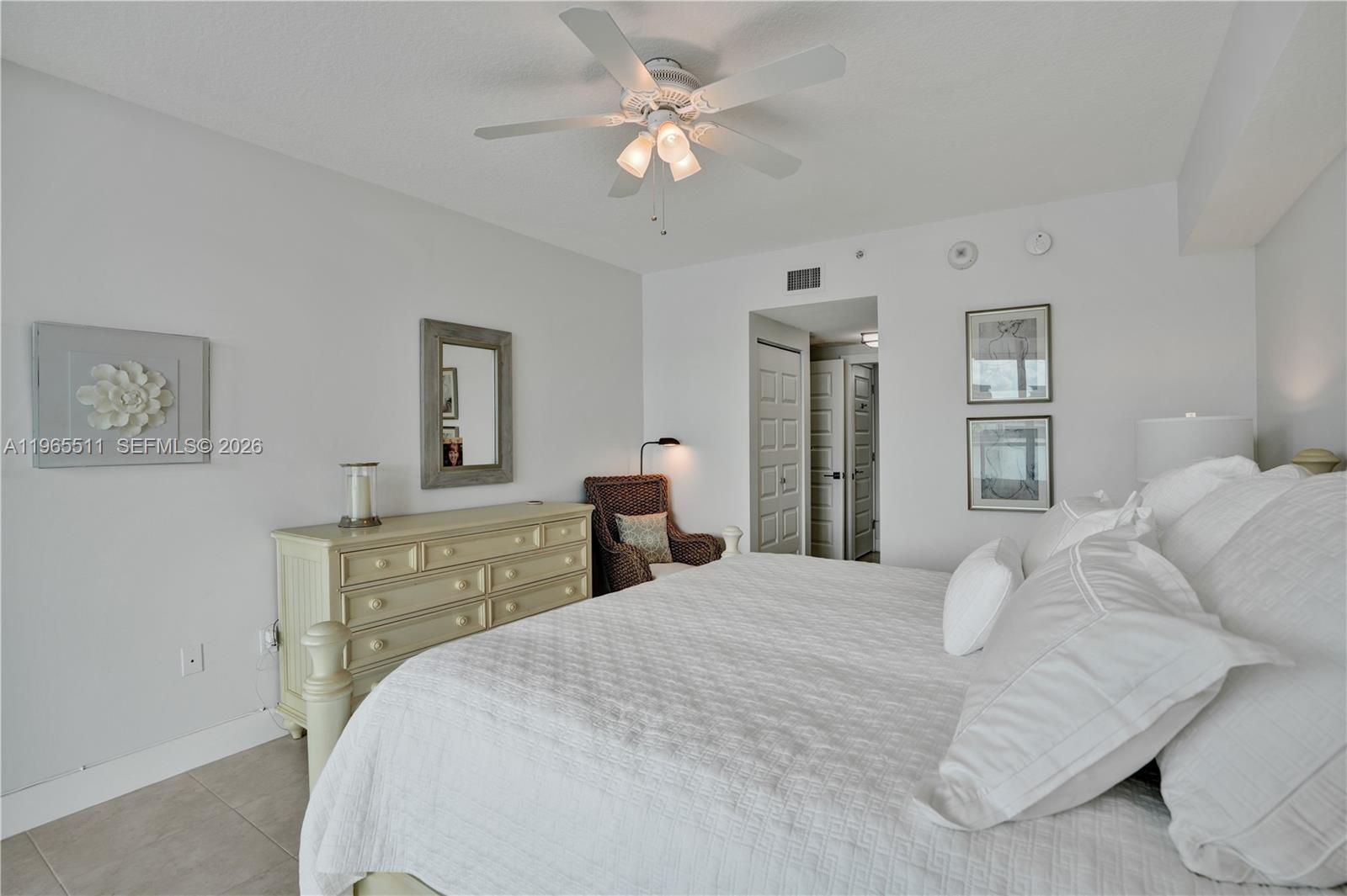 MARINA BAY CLUB CONDO HOT - Residential