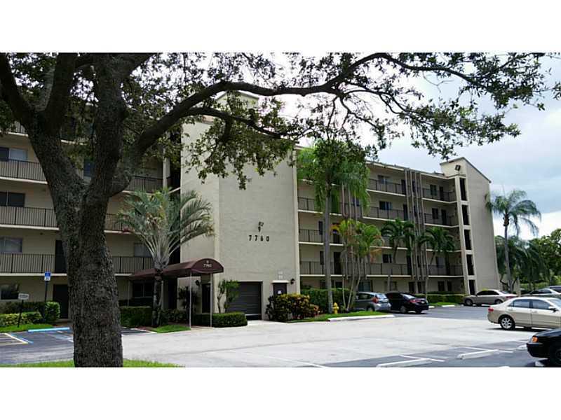 PROPERTY CURRENTLY OCCUPIED BY TENANT UNTIL NOV. 30TH 2015. EXCELLENT PROPERTY WITH RECENTLY UPGRATED BATHROOMS, WASHER AND DRYER AND DISHWASHER. CENTRALLY LOCATED CLOSE TO UNIVERSITY AND 44TH.