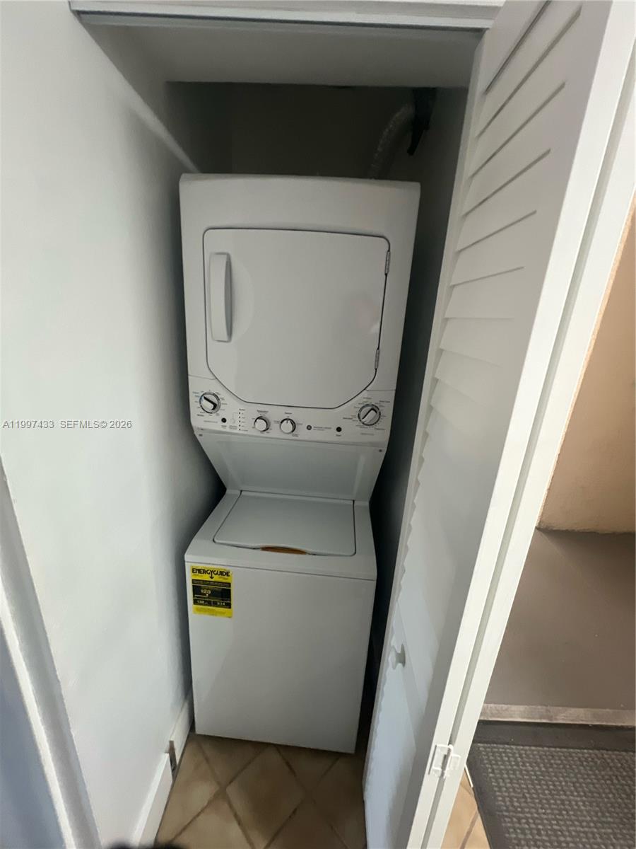 LAKE & TENNIS VILLAS PH 1 - Residential Lease