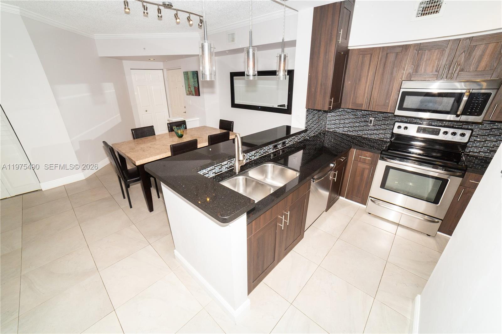 PORTO BELLAGIO CONDO - Residential