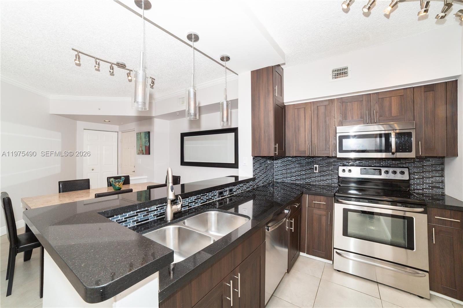 PORTO BELLAGIO CONDO - Residential