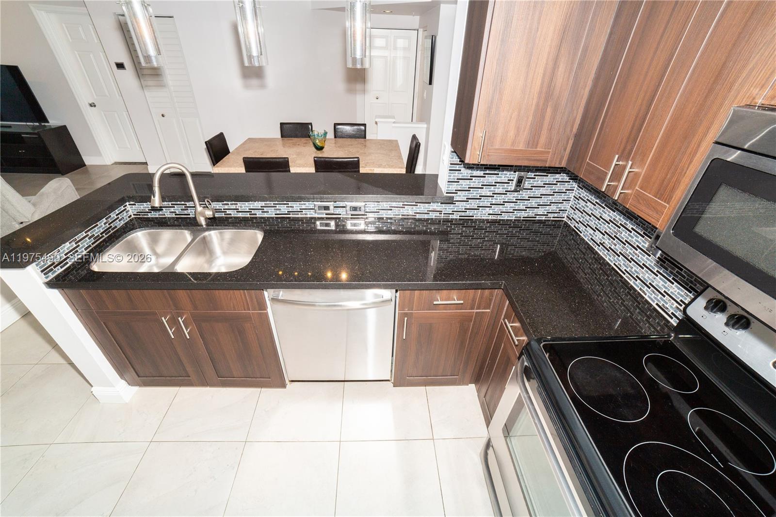 PORTO BELLAGIO CONDO - Residential