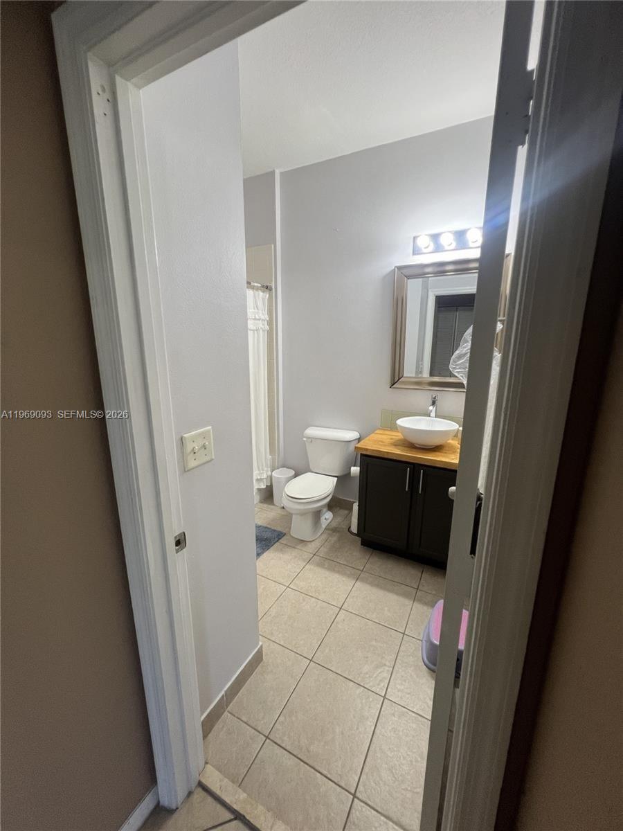 BANYAN BAY CONDO - Residential