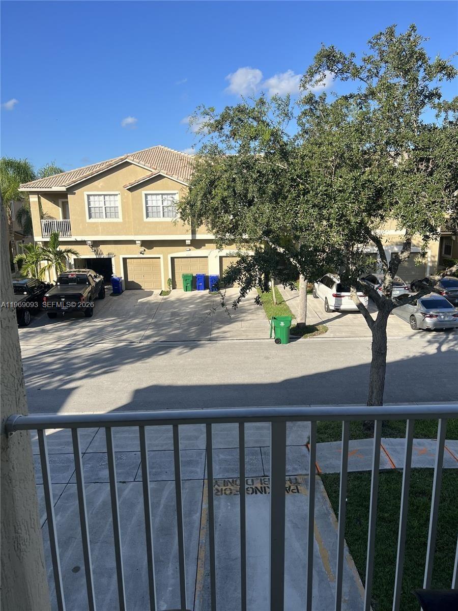 BANYAN BAY CONDO - Residential