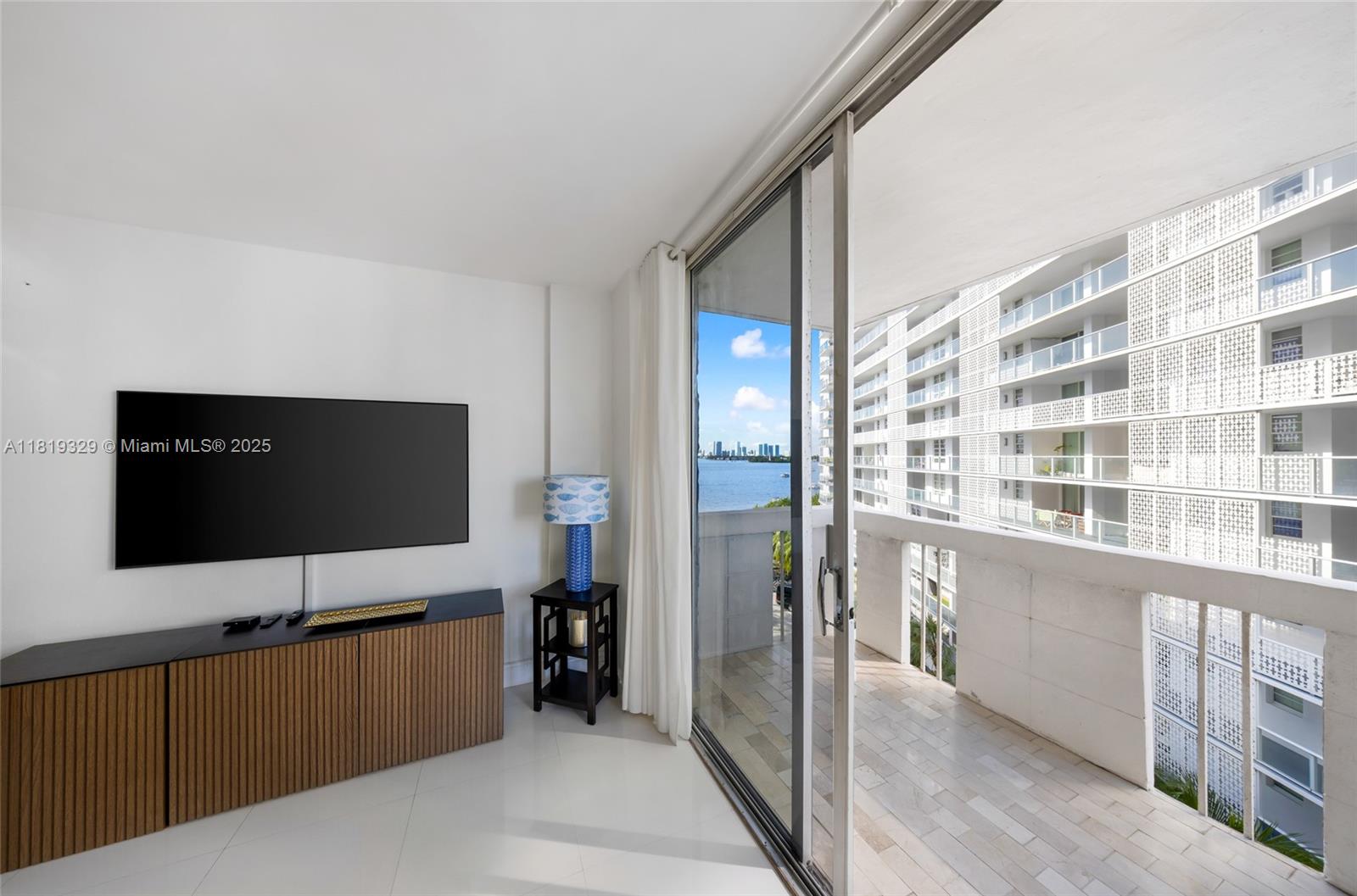 800 West Ave 736