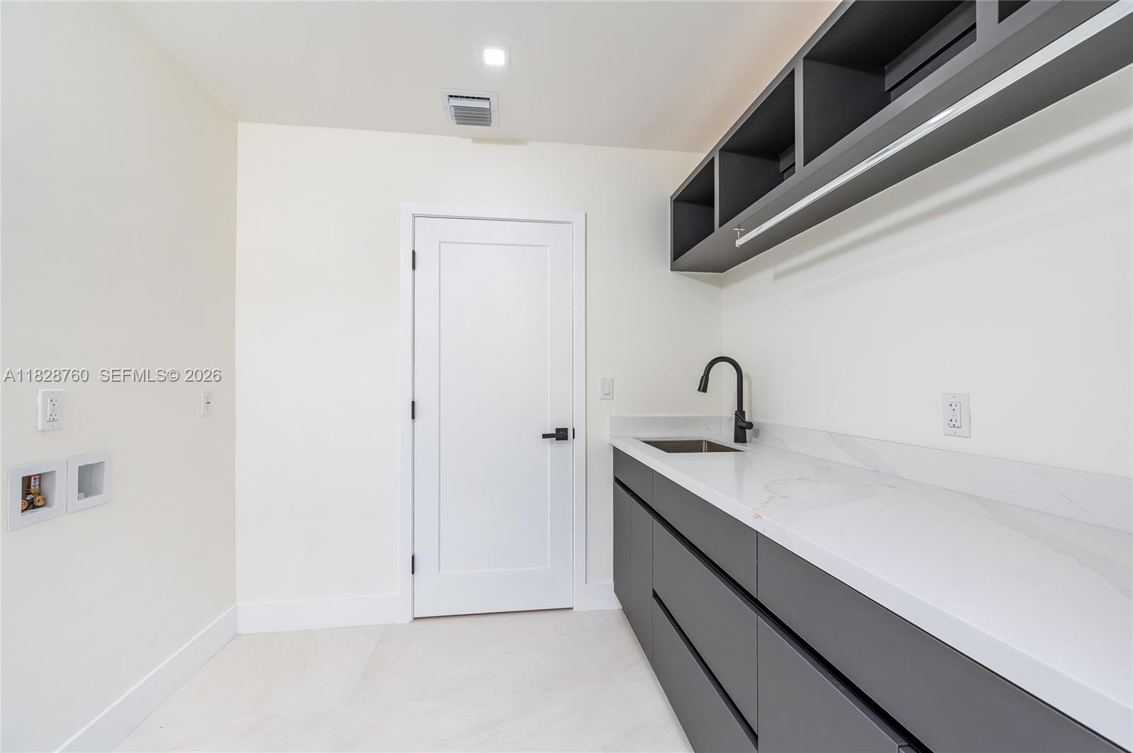 MIAMI LAKES - LOCH LOMOND - Residential