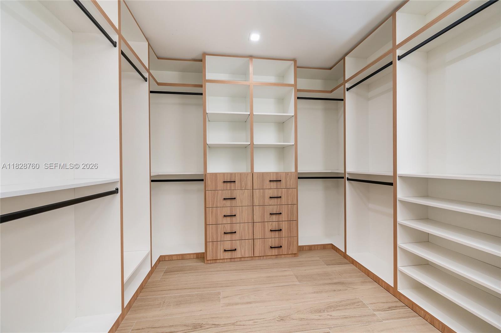 MIAMI LAKES - LOCH LOMOND - Residential