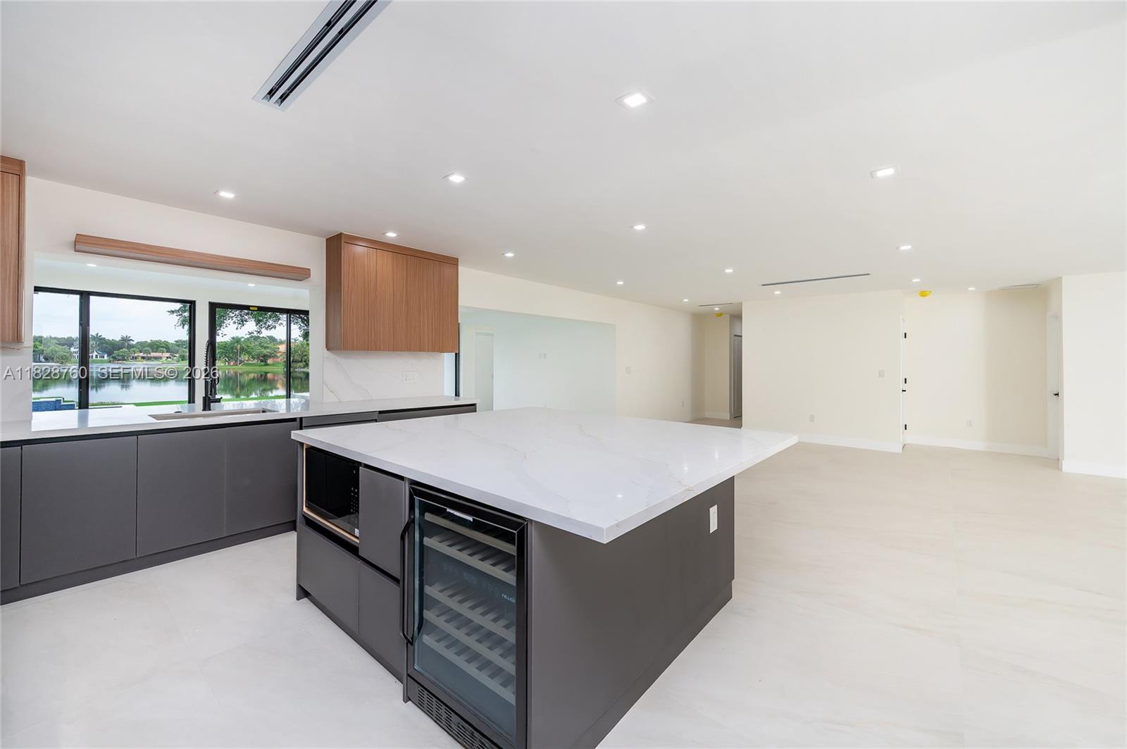 MIAMI LAKES - LOCH LOMOND - Residential