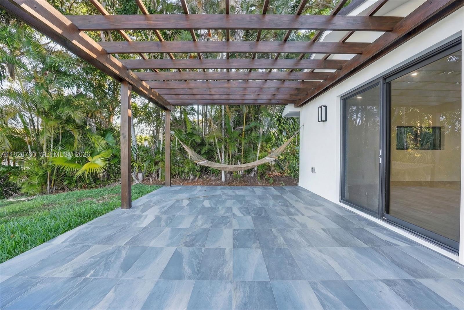 MIAMI LAKES - LOCH LOMOND - Residential