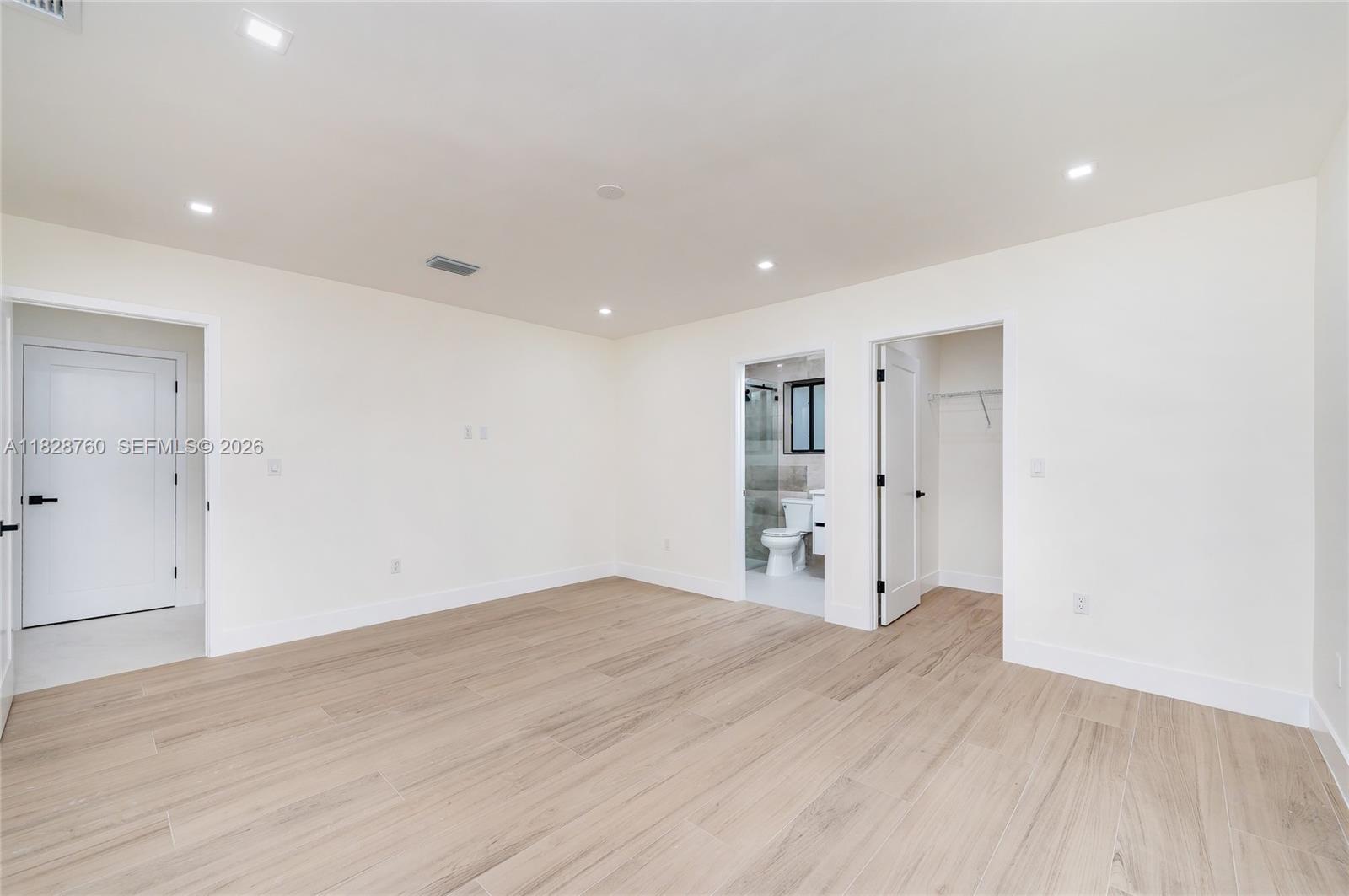 MIAMI LAKES - LOCH LOMOND - Residential