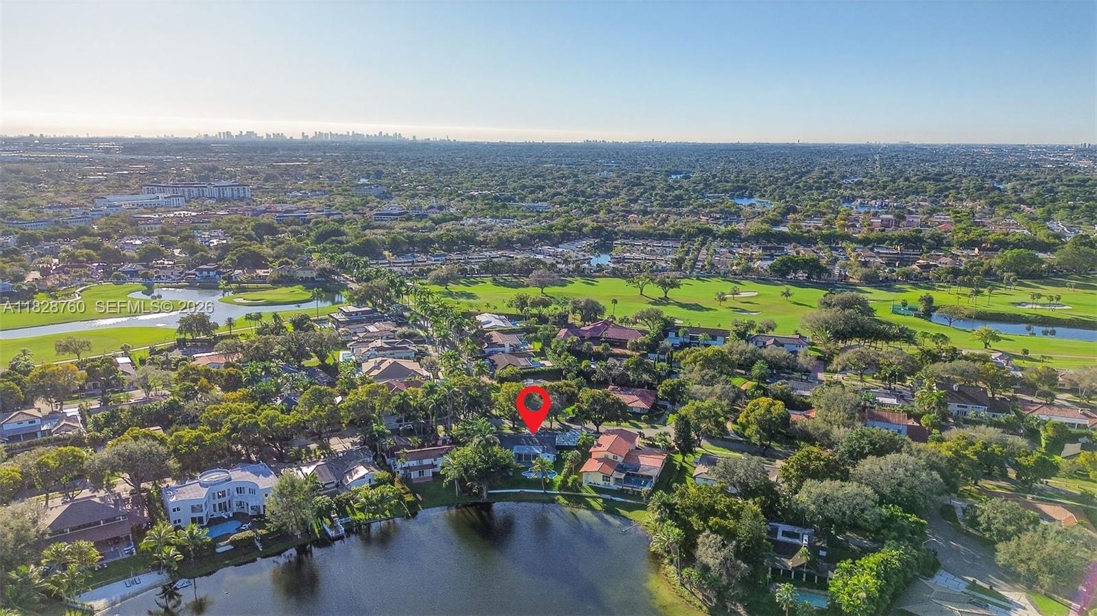 7101 E Troon Cir, Miami Lakes, FL, 33014/$2,219,500 3 7101 E Troon Cir