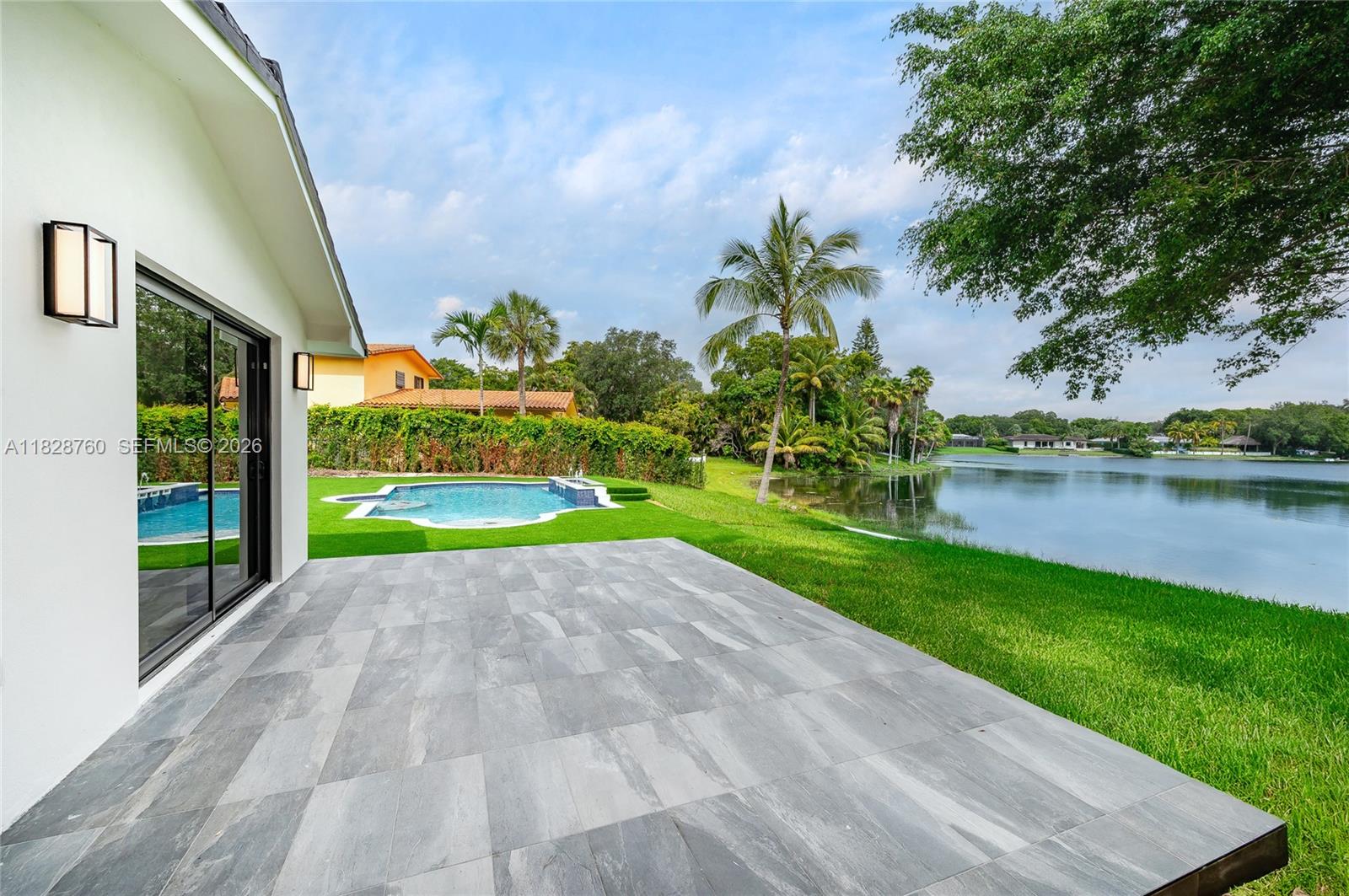 MIAMI LAKES - LOCH LOMOND - Residential
