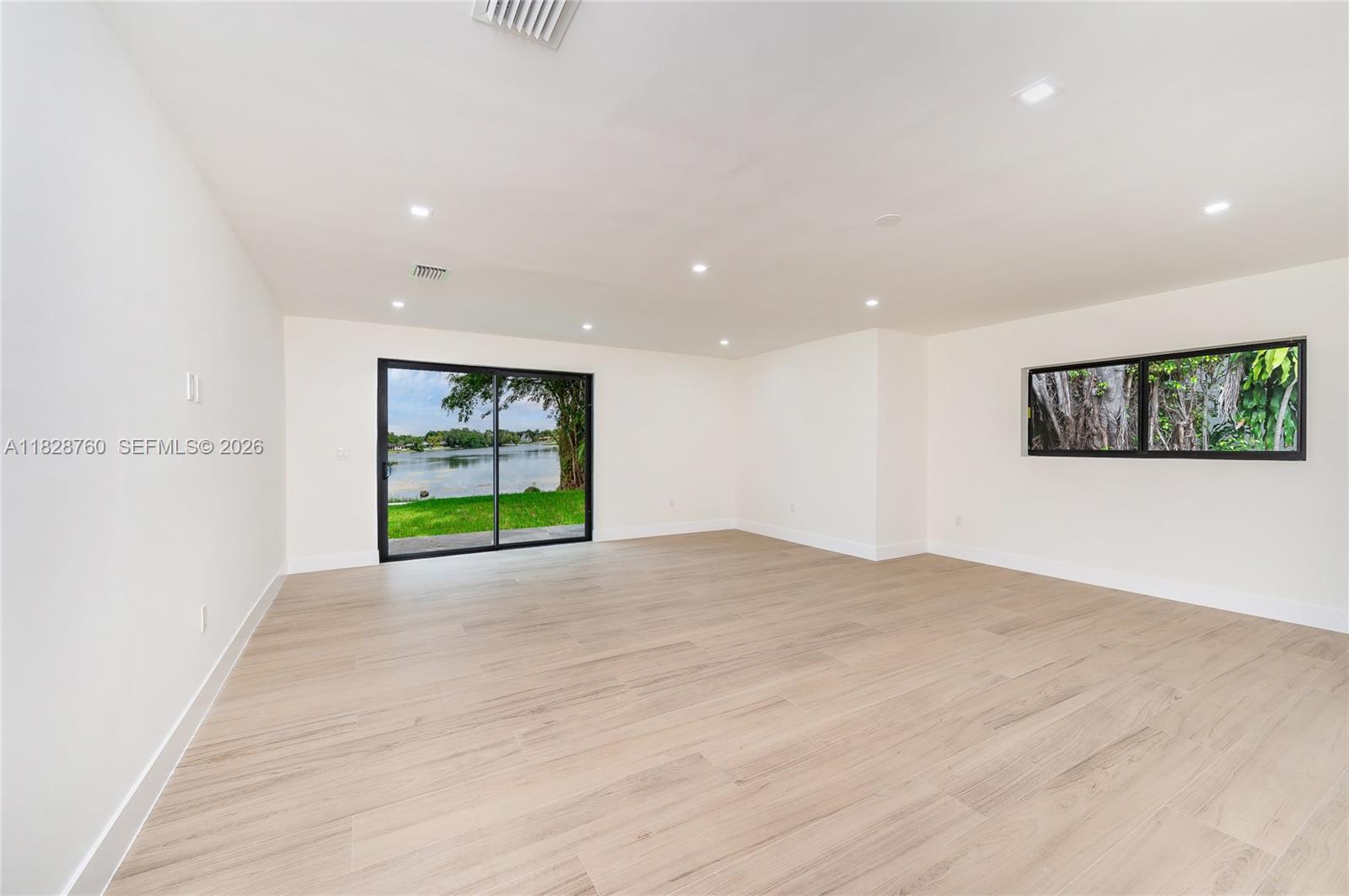 MIAMI LAKES - LOCH LOMOND - Residential
