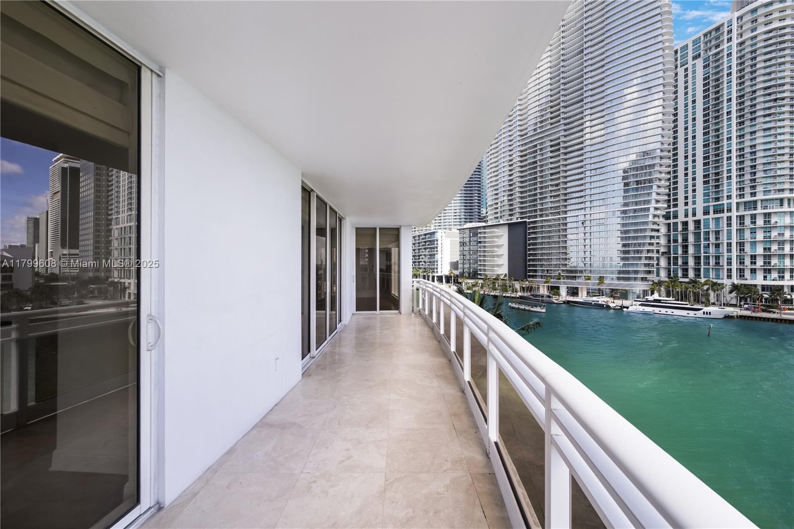 CARBONELL CONDO - Residential
