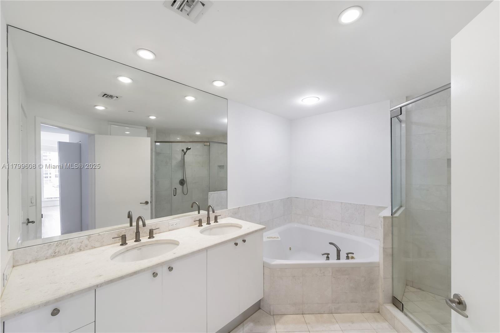 CARBONELL CONDO - Residential