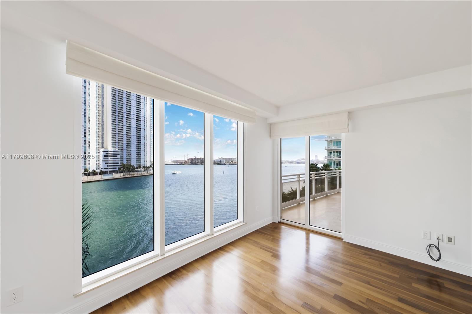 CARBONELL CONDO - Residential