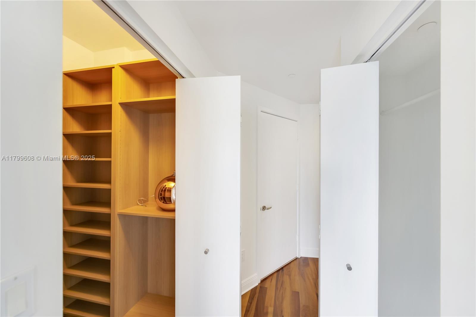 CARBONELL CONDO - Residential