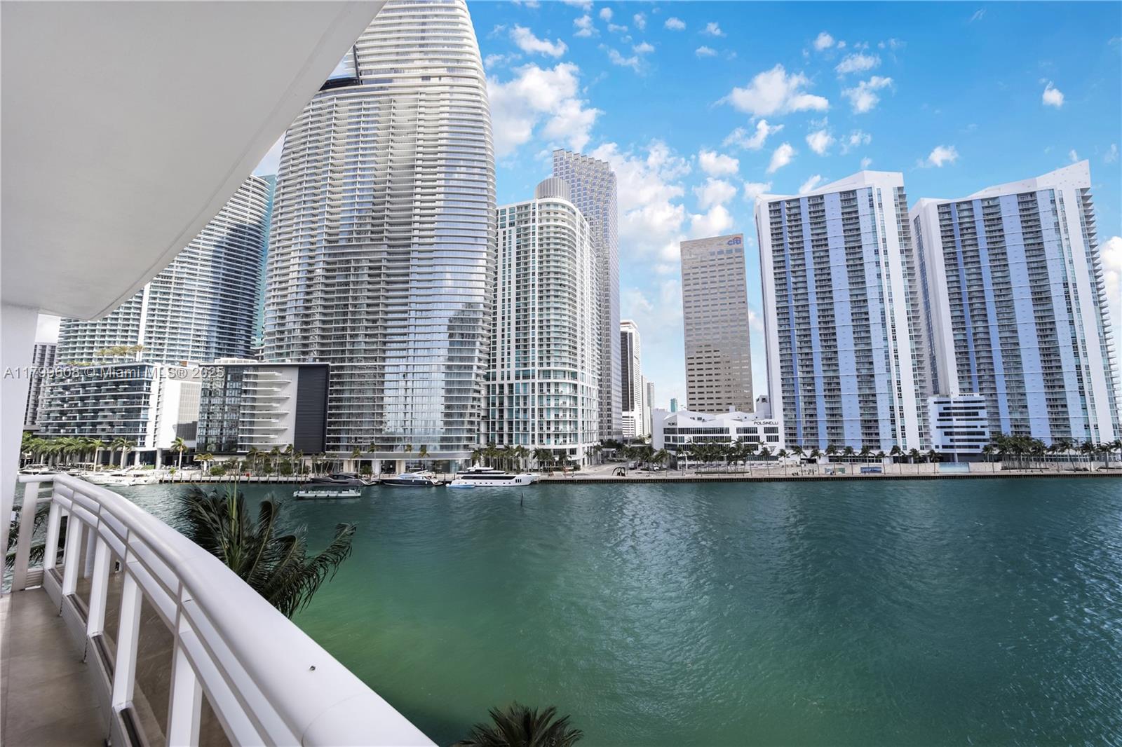 CARBONELL CONDO - Residential