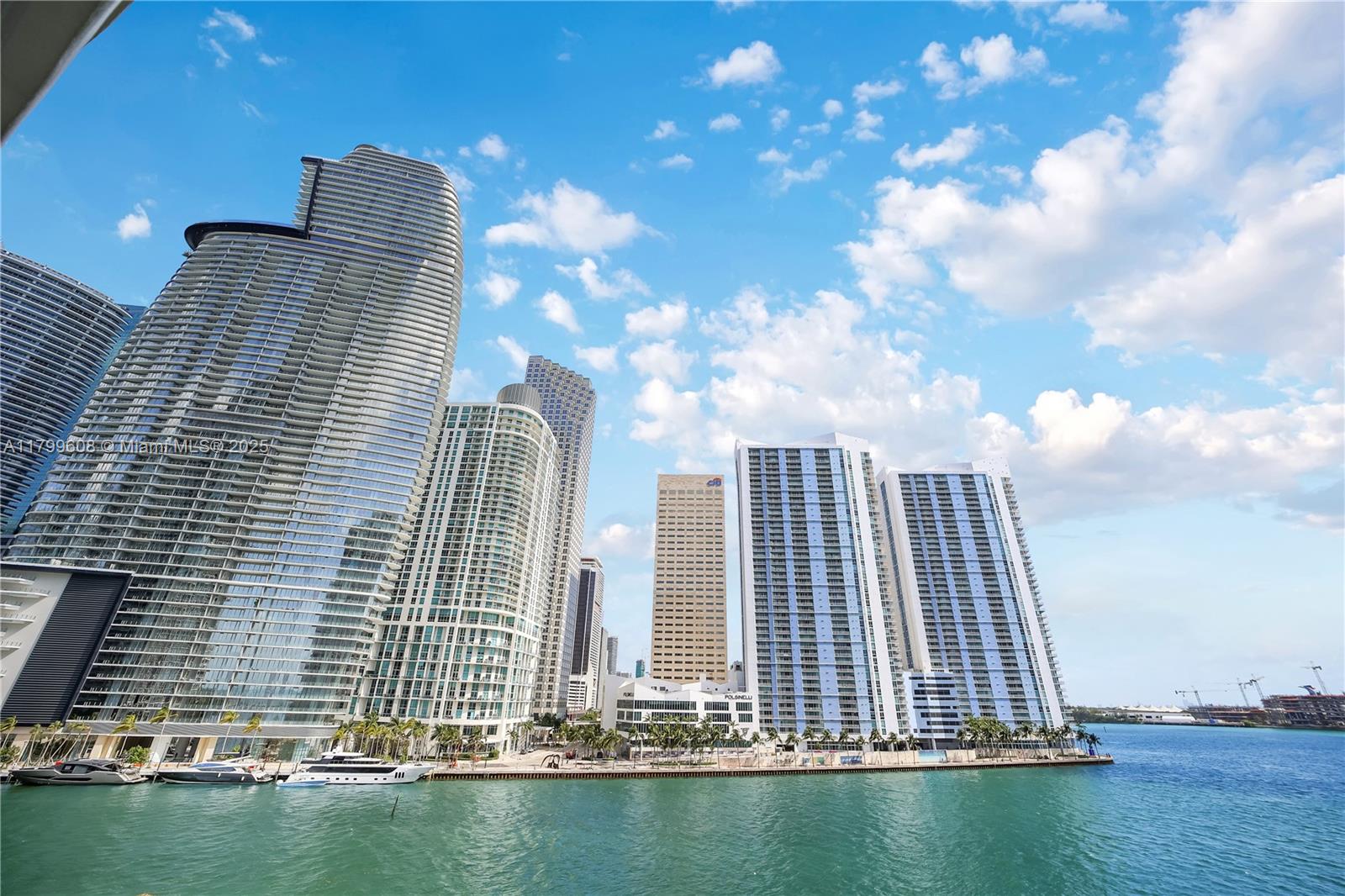 CARBONELL CONDO - Residential