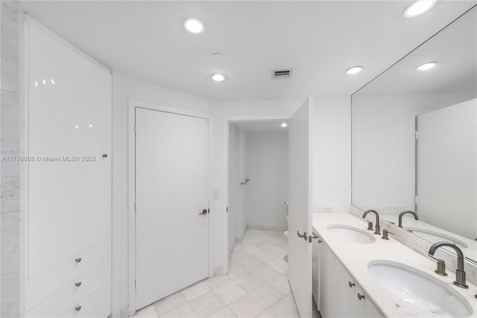 CARBONELL CONDO - Residential