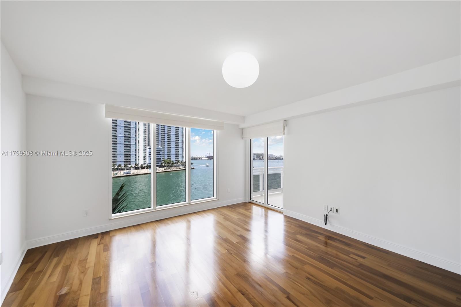 CARBONELL CONDO - Residential
