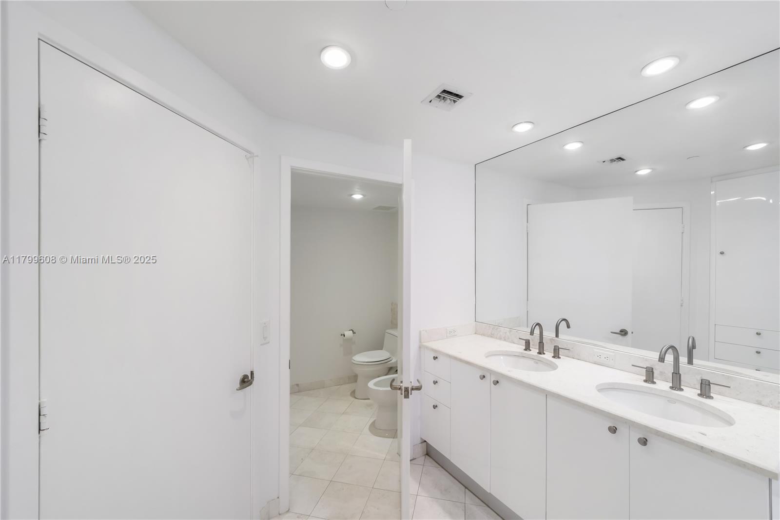 CARBONELL CONDO - Residential