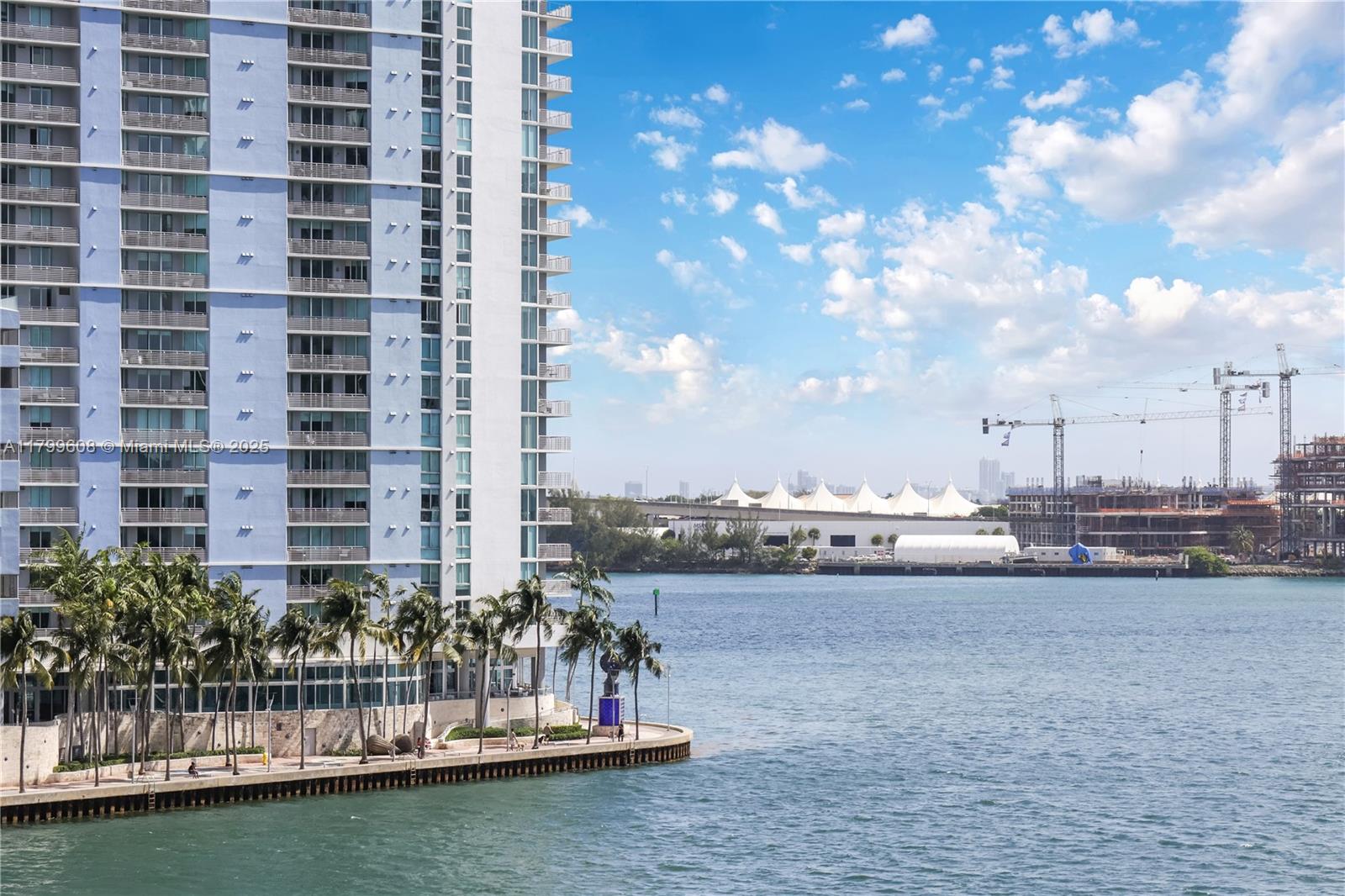 CARBONELL CONDO - Residential