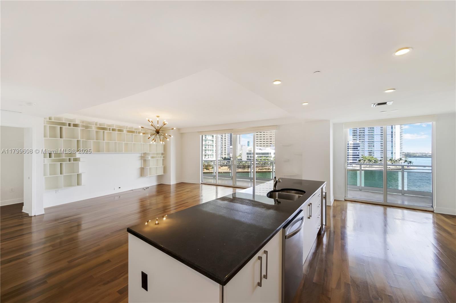 CARBONELL CONDO - Residential